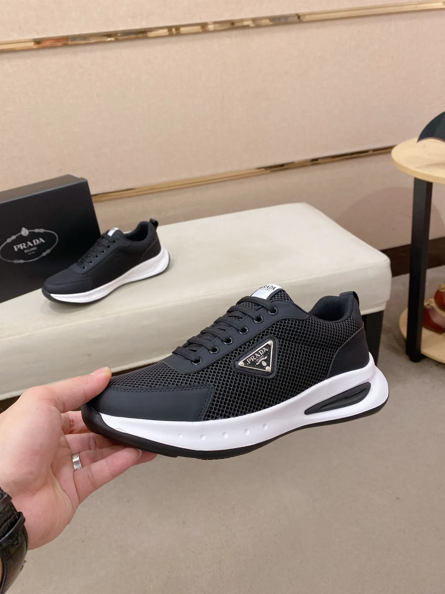 Men's men's shoes💰: 440💰[Prada～Prada] Trendy new styles are on the market. Same style as the official website. Counter quality. Original version. [Strong] [Strong] Imported selected first-layer cowhide. Comfortable and breathable sheepskin lining, fine workmanship, upper layer made of 100% pure cowhide, original last shape, comfortable on the feet, shoe sizes 38 to 44